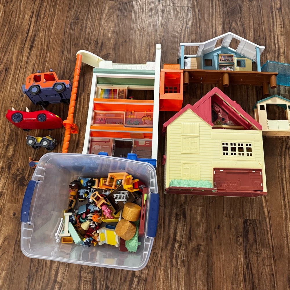 HUGE Bluey extra Characters house, mall, pool house, Furniture